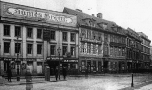Ernst von Wolzogen's "Buntes Theater" at the Alexanderstraße 40. Photo from 1901 by Georg Bartels. ©Expired.