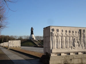 Blocks and the statue at the Soviet War memorial in Treptower Park. Berlin-Treptow, February 2014, photo by Joep de Visser.