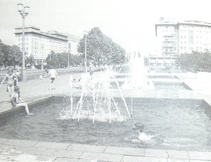 Location of Stalin's former statue. After November 1961: fountains in which children are swimming (Berlin-Friedrichshain, 1974)