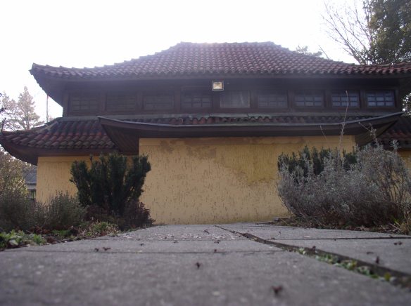 Das Buddhistische Haus. Side-view (Berlin-Frohnau, March 2014. Photo by Joep de Visser)